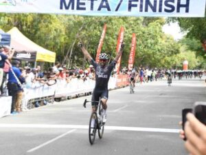 Rubén Campanioni se escapó hacia el triunfo en cuarta etapa de Vuelta