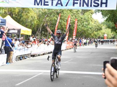 Rubén Campanioni se escapó hacia el triunfo en cuarta etapa de Vuelta