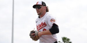 Henderson abandona primer juego de ST por molestias en el costado derecho