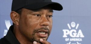 Tiger Woods se rompe el tendón de Aquiles