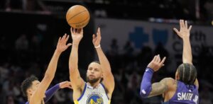 Curry regresa a 'casa' y Warriors vencen a los Hornets