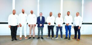 Comisionado Junior Noboa y el comité de AIBI tras fortalecer la pulcritud del béisbol