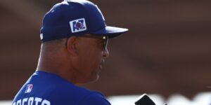 Dodgers acuerdan extensión con Dave Roberts (informe)