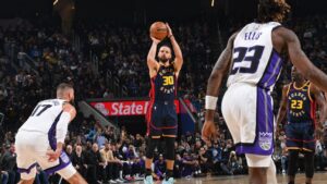 Stephen Curry llega a 4,000 triples en su carrera