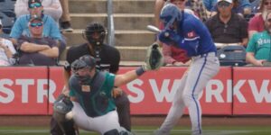 Witt sufre contusión en el antebrazo tras pelotazo, pero evita fractura