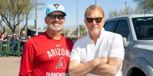 “¿Sabrá quién soy yo?”. Kevin Costner visitó el campamento de los D-backs