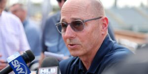 Cashman: Yankees necesitan pitcheo, pero “hay muy poco disponible”