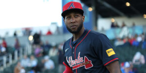 Profar sale del juego por lesión en la muñeca; en duda para el Día Inaugural