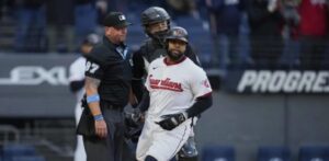Carlos Santana anotó la carrera del triunfo de Cleveland