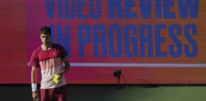 Carlos Alcaraz supera a Fils y Tsitsipas, el campeón defensor de Montecarlo queda eliminado