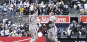Jung Hoo Lee conecta dos jonrones ante Carlos Rodón y Gigantes remontan para vencer 5-4 a Yankees