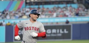 Bregman pega dos jonrones, se va de 5-5 y los Medias Rojas vencen a los Rays