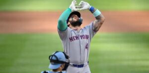 Francisco-Alvarez-batea-jonron-de-dos-vueltas-en-blanqueada-de-los-Mets-frente-a-los-Nacionales_.jpg
