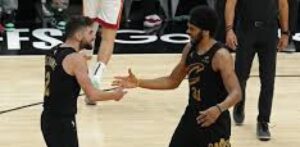 Los-Cavaliers-aplastan-al-Heat-y-se-colocan-a-un-triunfo-para-avanzar-a-la-siguiente-ronda_.jpg
