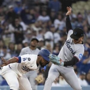 Teoscar-toma-el-liderato-de-empujadas-en-Grandes-Ligas-Dodgers-apalean-15-2-a-los-Marlins_.jpg