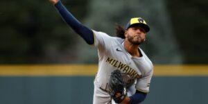 Hermanos Peralta disfrutan reencuentro en serie entre Cerveceros y Rockies