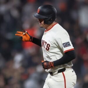 Flores dispara su 7mo jonrón y catapulta a Gigantes sobre Cerveceros