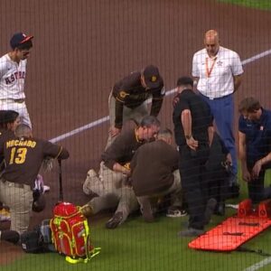 Arráez es retirado en camilla tras chocar con Dubón en primera base
