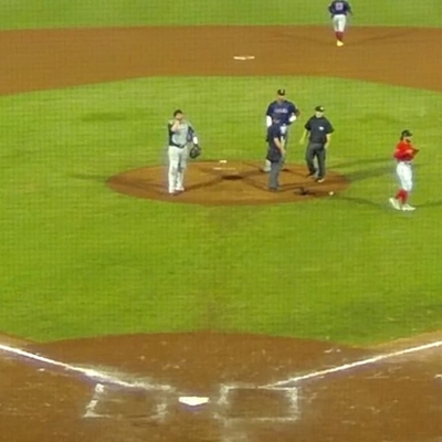 Este pitcher de liga menor entró vistiendo el jersey equivocado