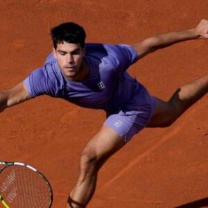 Carlos Alcaraz triunfa en cuartos de final en el Abierto de Barcelona