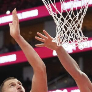 Nuggets llegan invictos a los playoffs contra Clippers