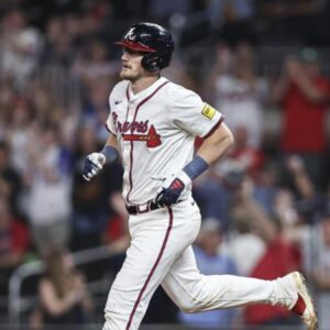 Los Bravos remontan con jonrón de tres carreras de Sean Murphy ante los Cardenales