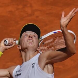 Swiatek evita otra sorpresa con remontada ante la adolescente Eala en el Abierto de Madrid