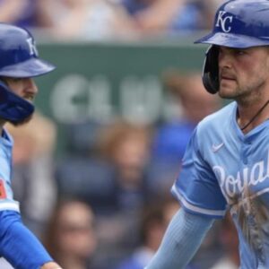 Reales remontan para vencer a Rockies, bullpen lanza seis entradas sin carreras