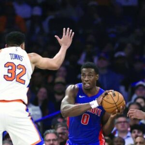 Pistons ganan y se mantienen vivos, Karl-Anthony Towns anota 17 en la causa perdida