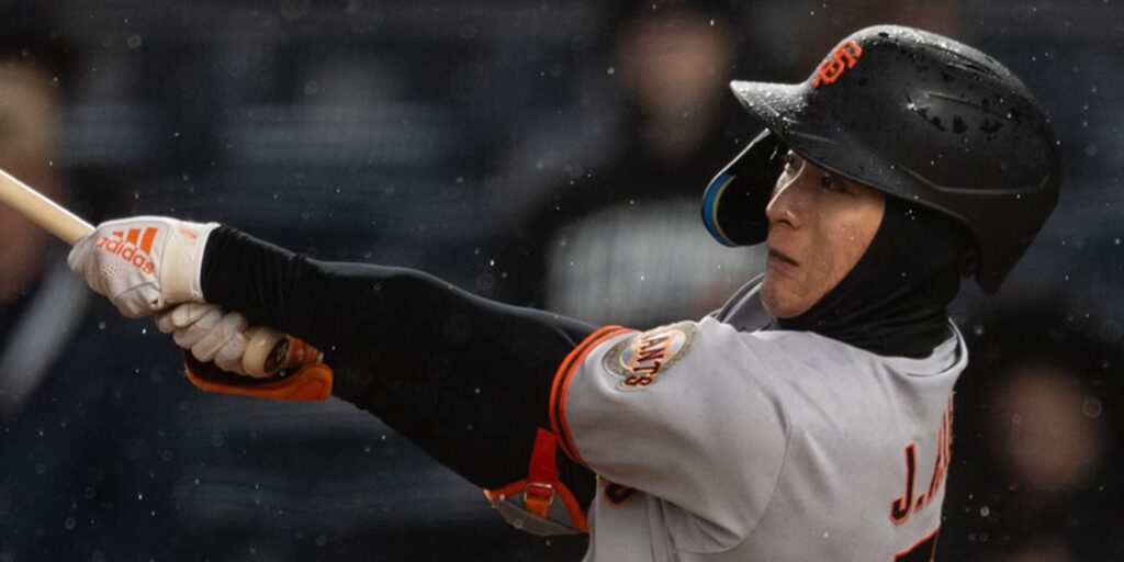 Lee y Wade impulsan a los Gigantes en victoria bajo la lluvia en el Bronx