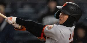 Lee y Wade impulsan a los Gigantes en victoria bajo la lluvia en el Bronx