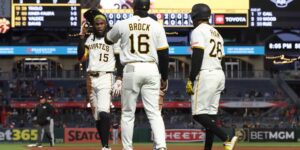 Pham se une a desafortunado club al ser puesto out por la vía 7-3