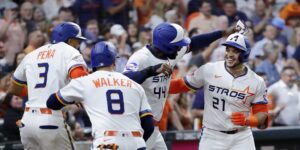 Díaz pega su primer grand slam y Astros aplastan