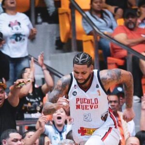 Brandone-Francis-debuta-con-28-Pueblo-Nuevo-vence-al-Plaza-Valerio-y-empata-final-superior-Santiago_.jpg