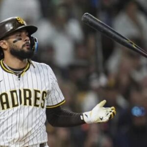 Fernando-Tatis-Jr.-sufre-contusion-en-el-brazo-izquierdo-tras-ser-golpeado-por-un-lanzamiento_.jpg