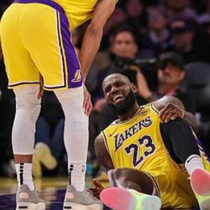 LeBron-se-torcio-ligamento-en-la-rodilla-izquierda-en-el-ultimo-partido-ante-Wolves_.jpg