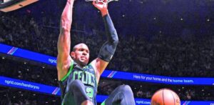 Derrick White anota 34 puntos y los Celtics se mantienen con vida en serie de playoffs