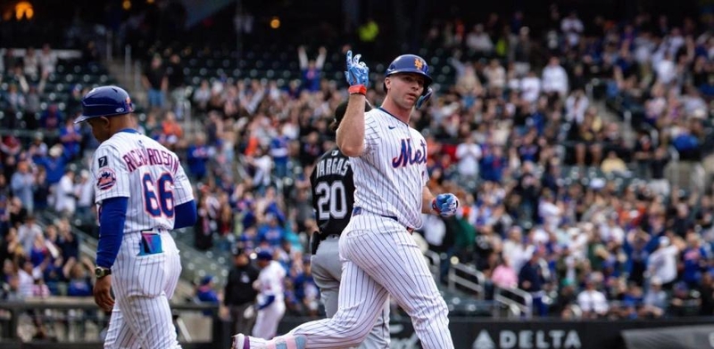 Alonso y Young pegan jonrones y los Mets vencen a White Sox, Soto de 4-0