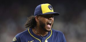 Freddy Peralta lidera actuación de los abridores dominicanos en Grandes Ligas este año