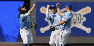 Reales blanquean 10-0 a Medias Blancas y completan la barrida de 4 juegos