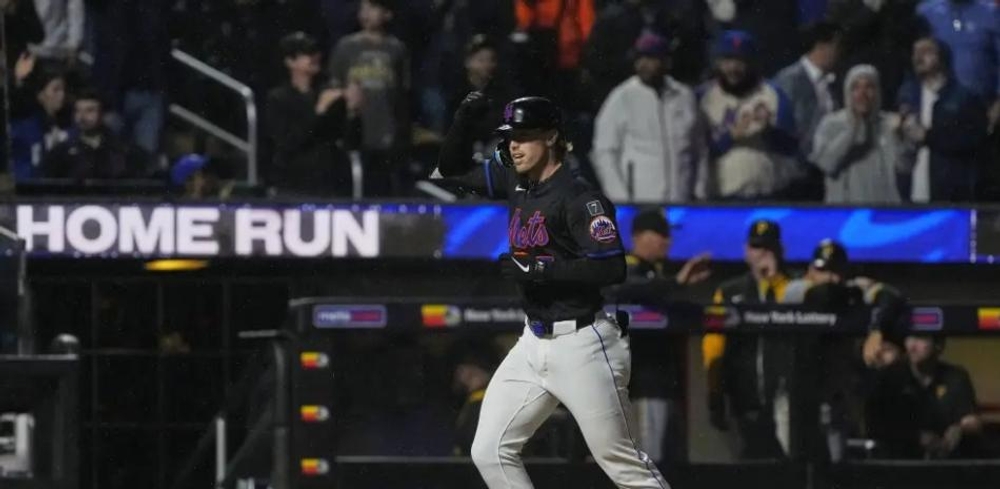 Baty conecta jonrón decisivo y Mets vencen a inofensivos Piratas