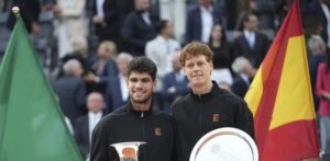 Alcaraz se impone a Sinner por cuarta vez consecutiva y gana el Abierto de Italia