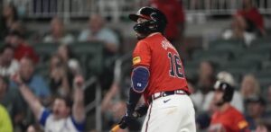 Jonrón de d’Arnaud guía Angelinos a vencer Dodgers y barrer serie