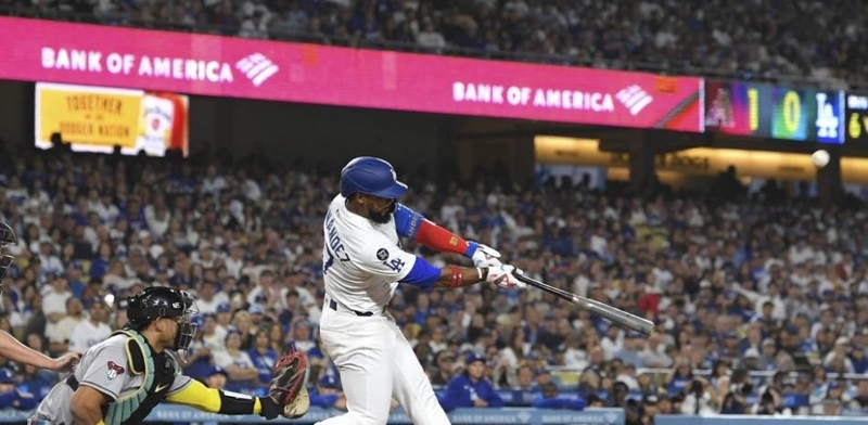 Teoscar Hernández, con cuadrangular frente a Burnes, da triunfo a los Dodgers sobre Diamondbacks