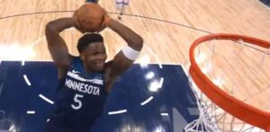 Anthony Edwards encesta 30 puntos y los Wolves aplastan 143-101 al Thunder