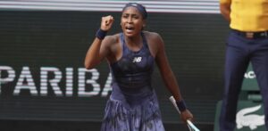Coco Gauff sufre con su saque, pero avanza; Sinner y Djokovic ganan en el Abierto de Francia