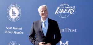 Mark Walter, propietario de los Dodgers, acuerda comprar la mayoría accionaria de los Lakers
