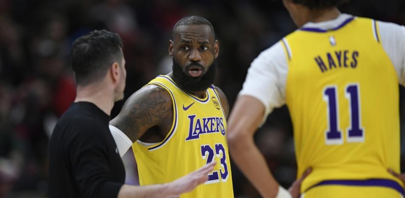 LeBron James ejerce su opción de jugador y renueva por 52.6 millones y un año con Lakers