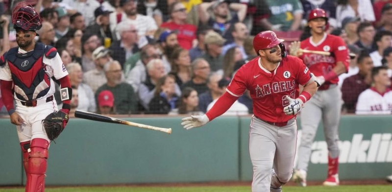 Trout y Adell, a palos limpios, dan triunfo Angelinos sobre los Medias Rojas