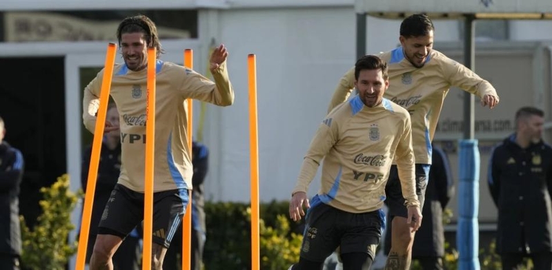 Argentina, campeona defensora con Messi, visita a un agonizante Chile, desesperado por una victoria